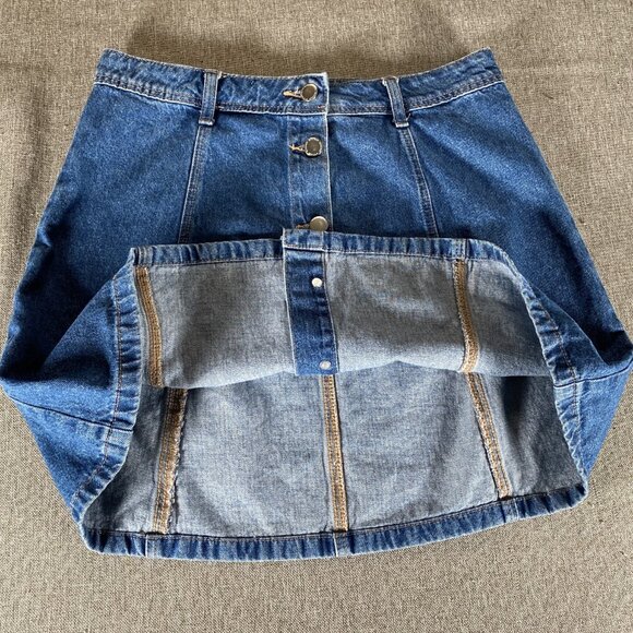 H&M Divided A-Line Denim Skirt Women's 8 Blue Button Front Casual Travel - Picture 8 of 11